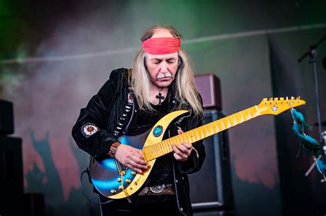 Uli jon roth - Uli Jon Roth was born Ulrich Roth in Düsseldorf, Germany, on December 18, 1954. He began playing guitar at age 13 and was performing just two years later. In the early '70s, he joined a band called Dawn Road, which also featured vocalist Klaus Meine.